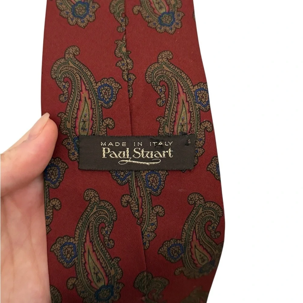 Paul Stuart 100% Silk Tie Made in Italy Red Paisley Classic Designer